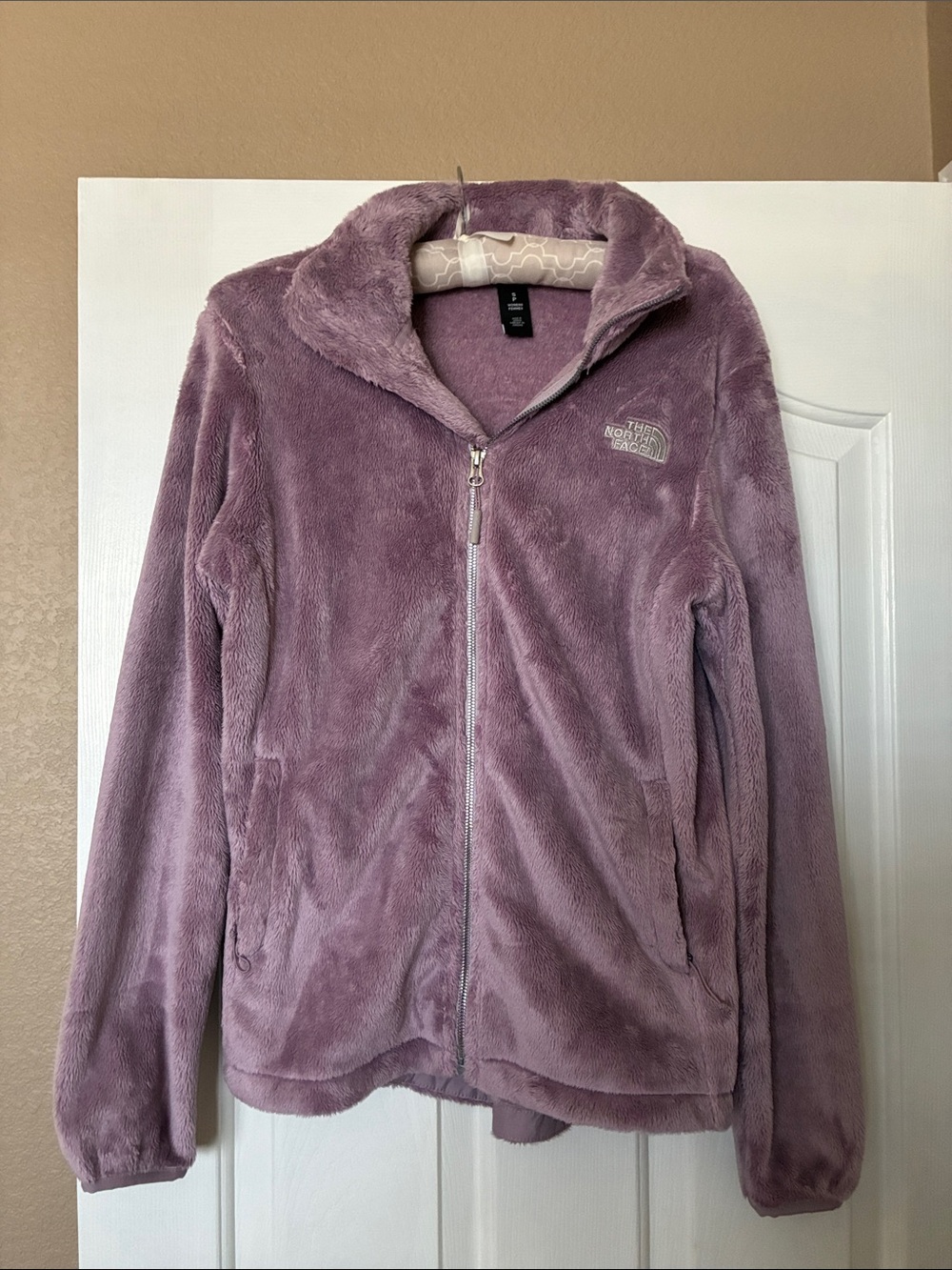 The North Face women’s fleece jacket. Lavender in color. Size S.